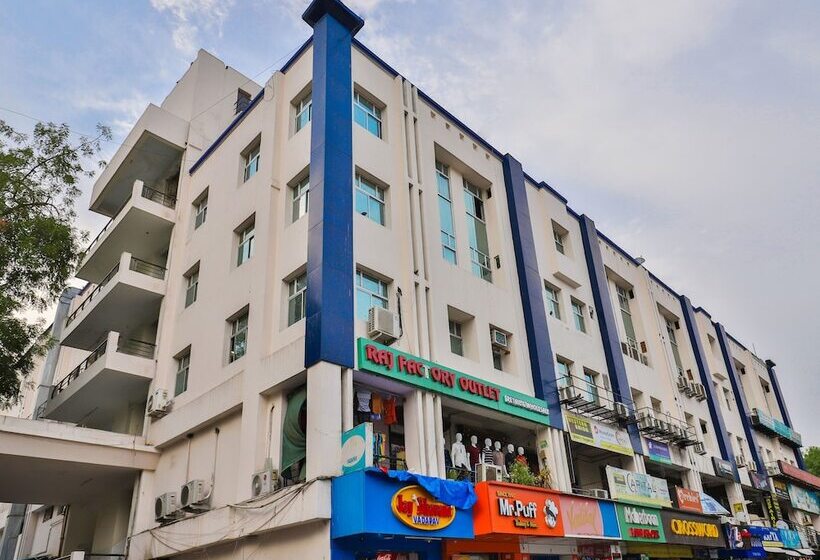 هتل Maple Leaf By Oyo Rooms