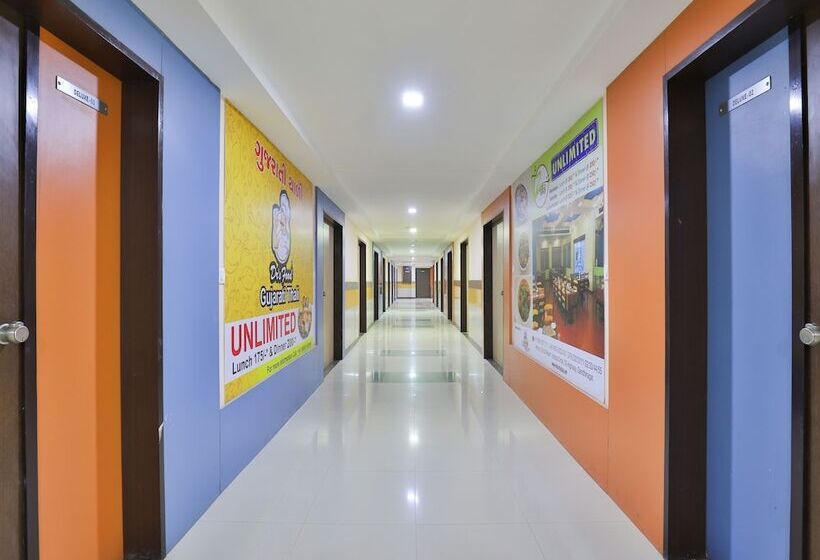 هتل Maple Leaf By Oyo Rooms