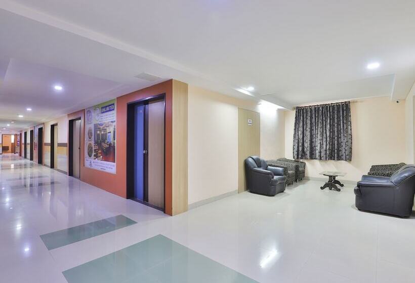 هتل Maple Leaf By Oyo Rooms