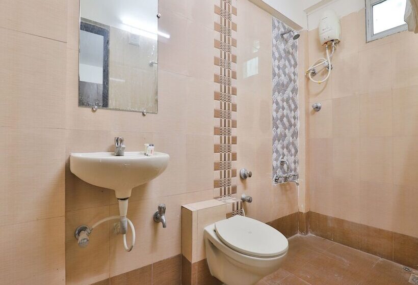 هتل Maple Leaf By Oyo Rooms