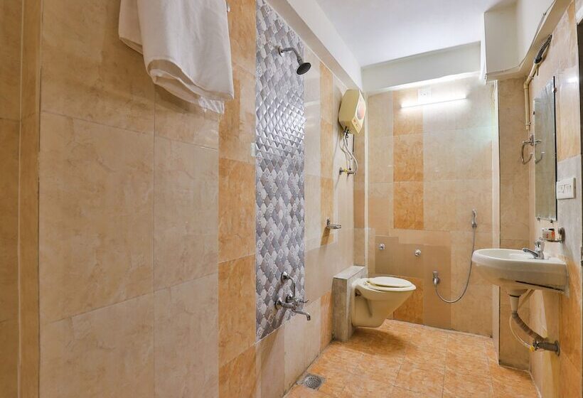 هتل Maple Leaf By Oyo Rooms