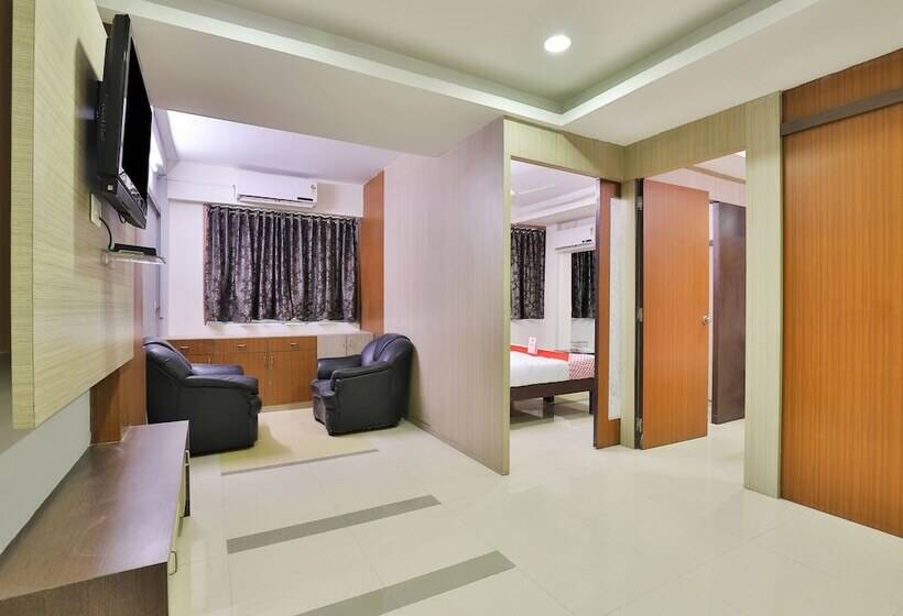 هتل Maple Leaf By Oyo Rooms