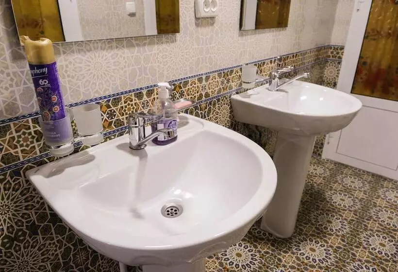 Graf Hostel