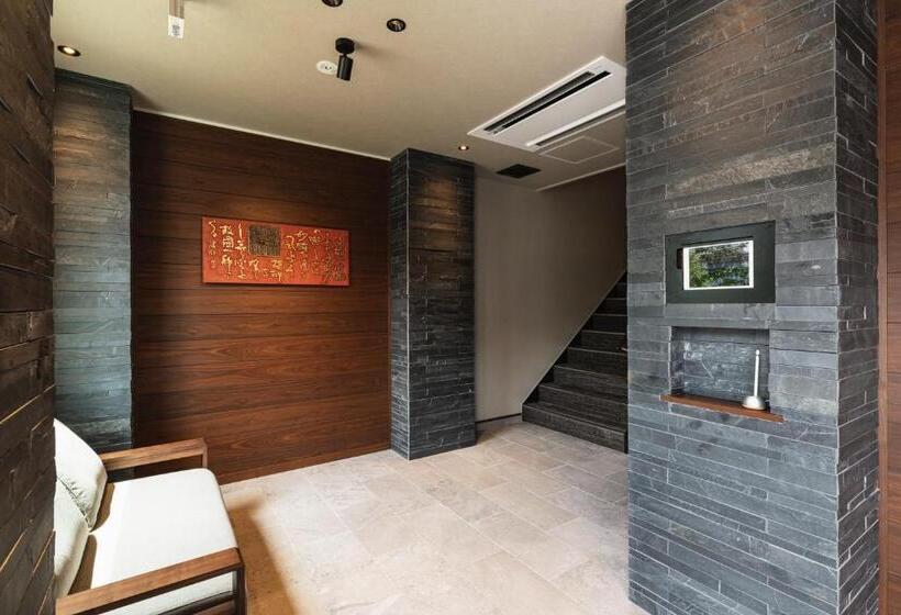 בית מלון כפרי Grand Base Iolani