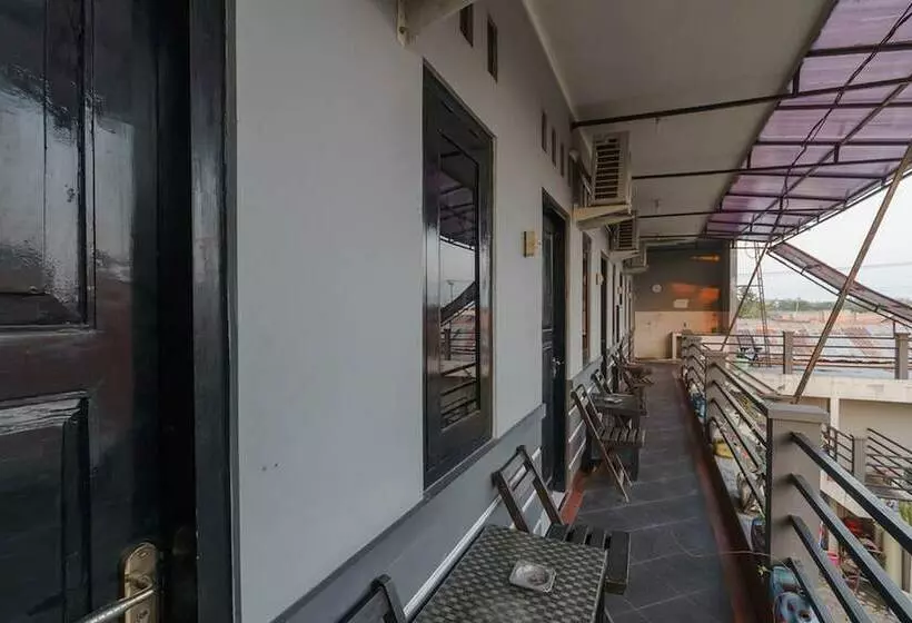 Hotelli Reddoorz Syariah Near Ciledug Station