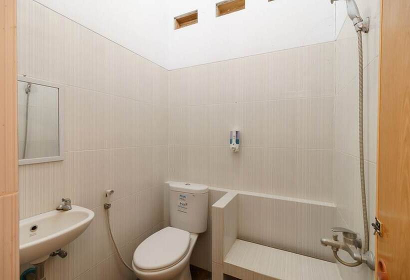 בית מלון כפרי Reddoorz Syariah Near Ciledug Station