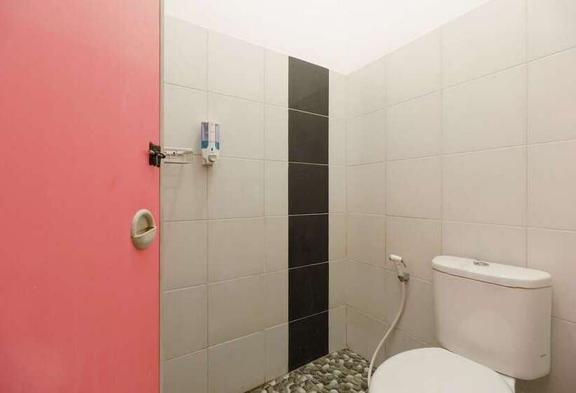 בית מלון כפרי Reddoorz Syariah Near Ciledug Station