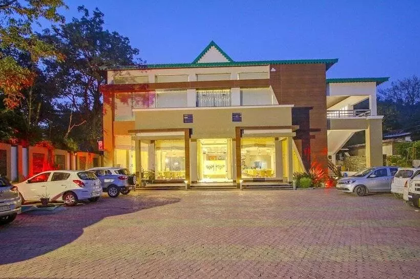 Hotelli Maulik Mansion Resort