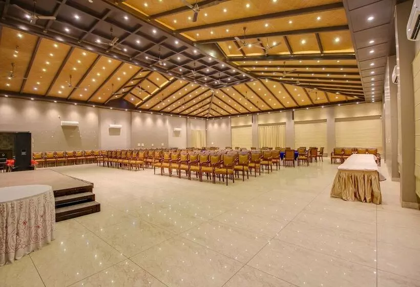 Hotelli Maulik Mansion Resort