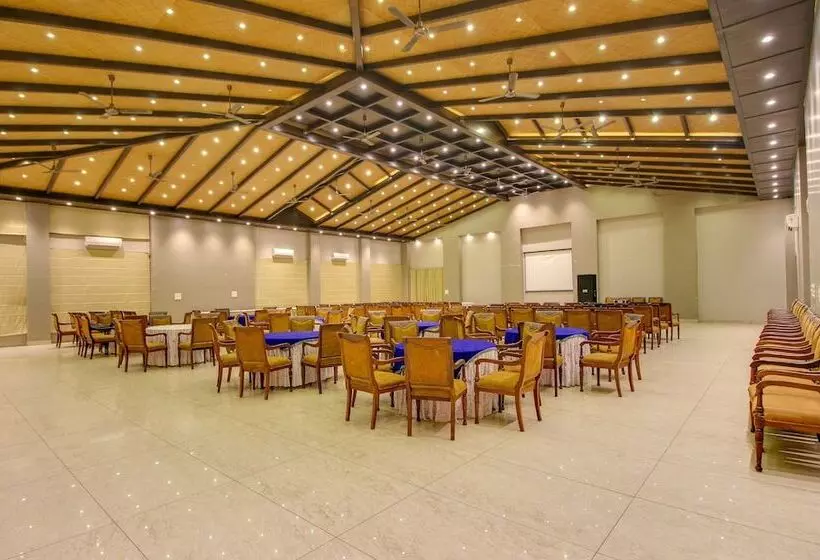 Hotelli Maulik Mansion Resort