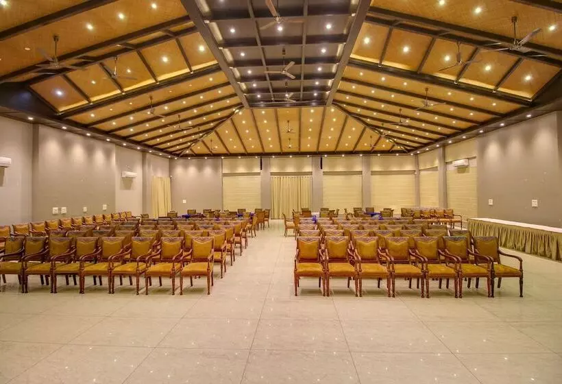 Hotelli Maulik Mansion Resort