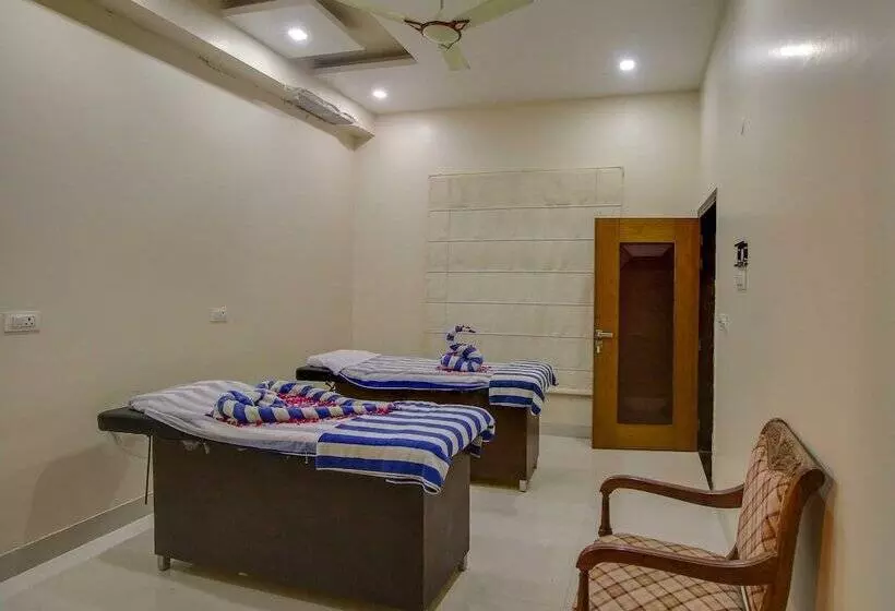 Hotelli Maulik Mansion Resort