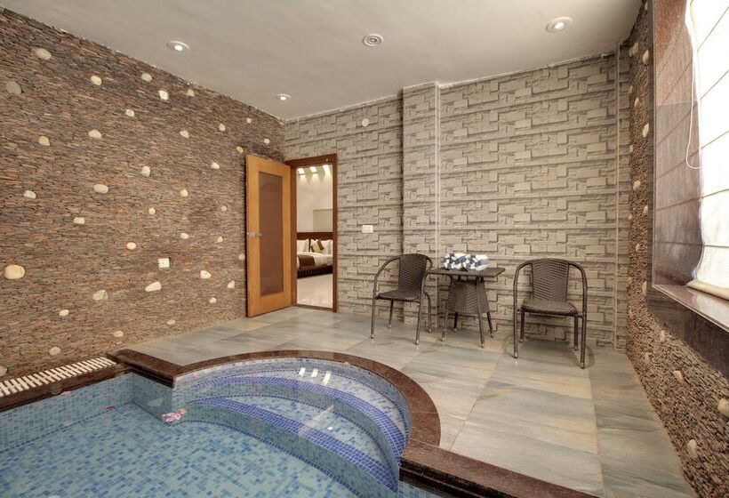 Отель Maulik Mansion Resort