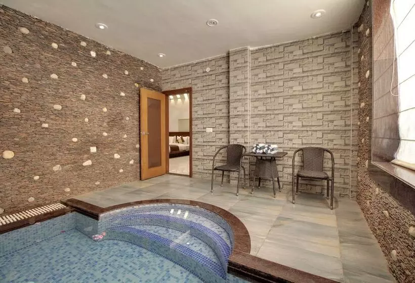 Hotelli Maulik Mansion Resort