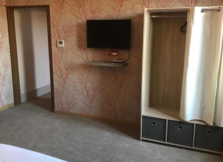 بنسيون La Bacchante