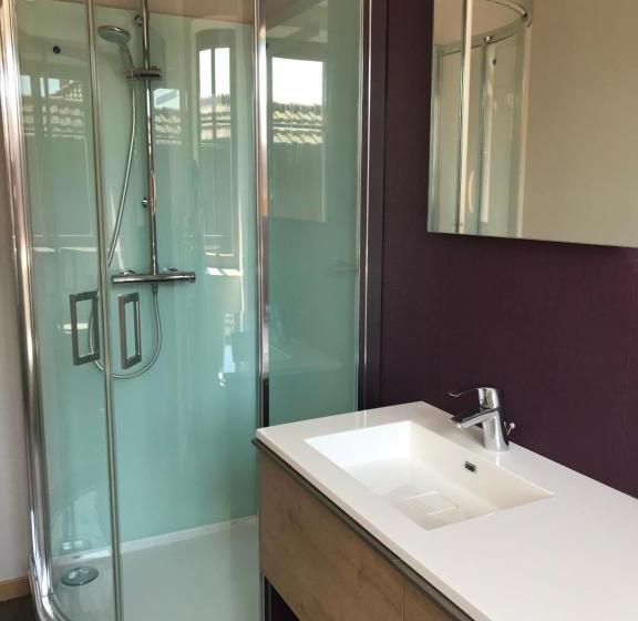 بنسيون La Bacchante