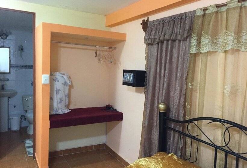 هاستل Hostal Torres