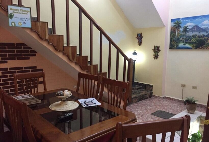 هاستل Hostal Torres