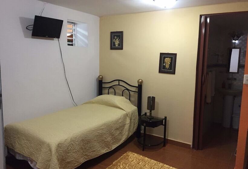 هاستل Hostal Torres