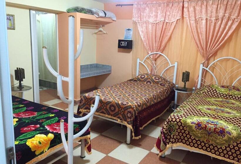 هاستل Hostal Torres