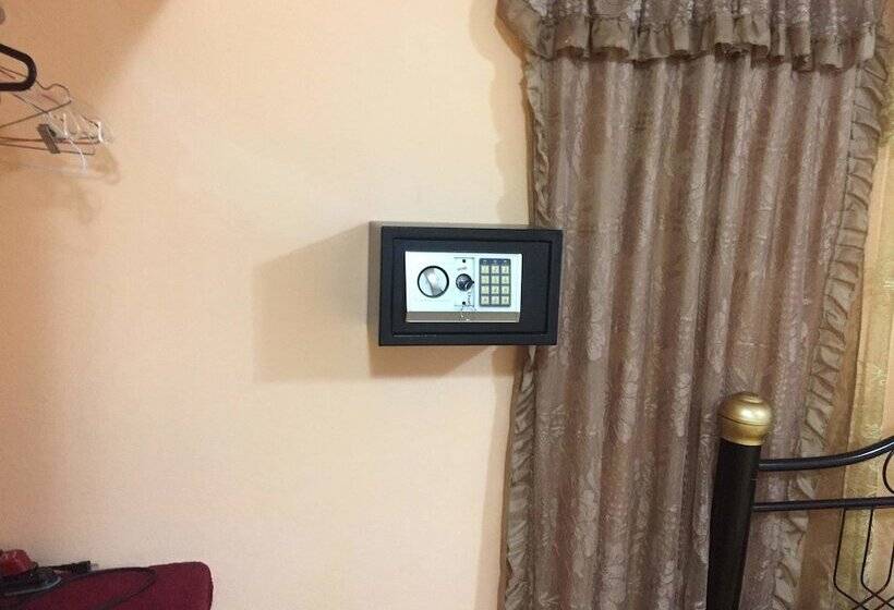 هاستل Hostal Torres