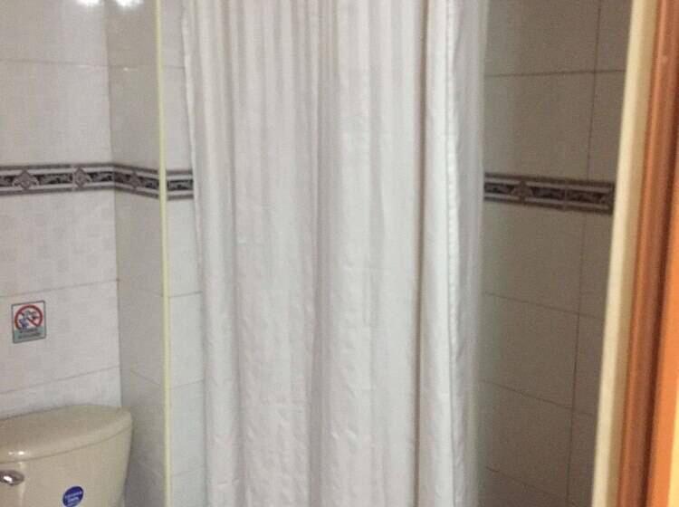 هاستل Hostal Torres