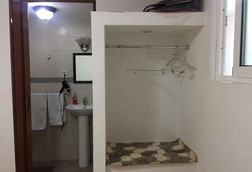 هاستل Hostal Torres