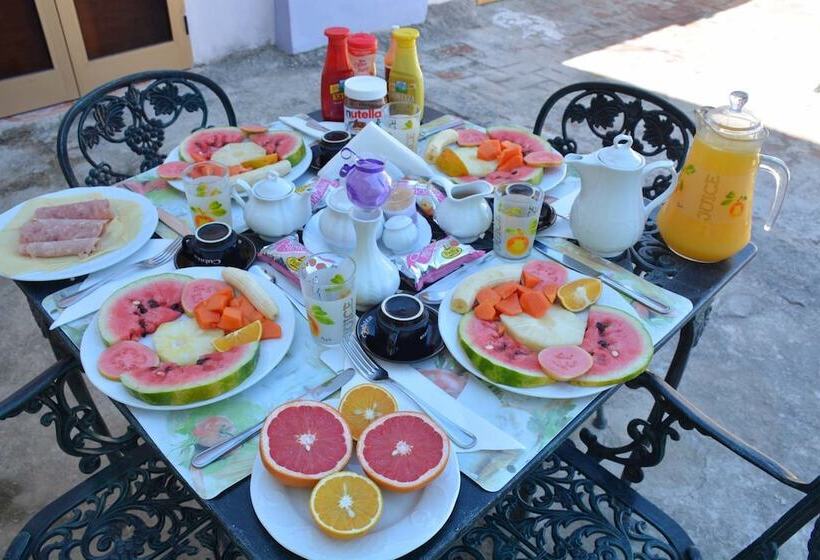 هاستل Hostal Torres