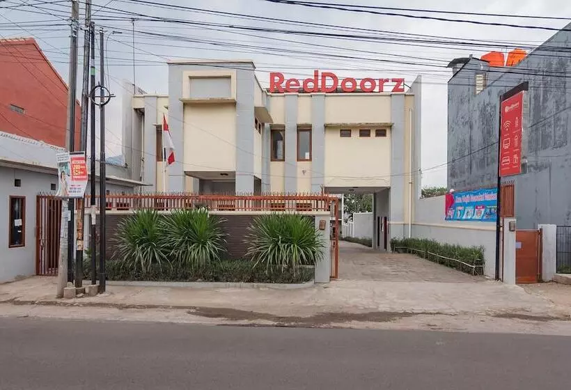 ペンション Reddoorz Near Jatinangor Town Square