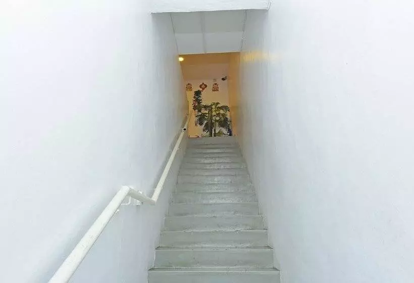 98 Hotel By Oyo Rooms