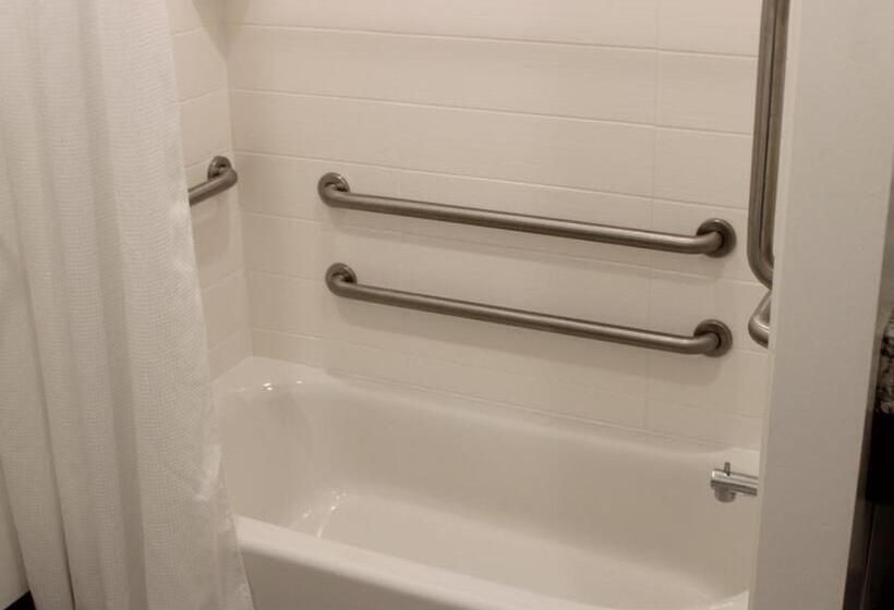 בית מלון כפרי Best Western Plus Isanti