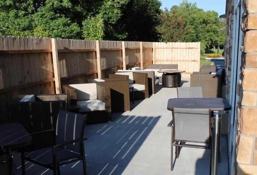 בית מלון כפרי Best Western Plus Isanti