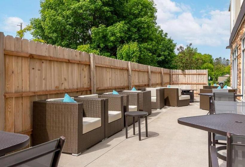 בית מלון כפרי Best Western Plus Isanti