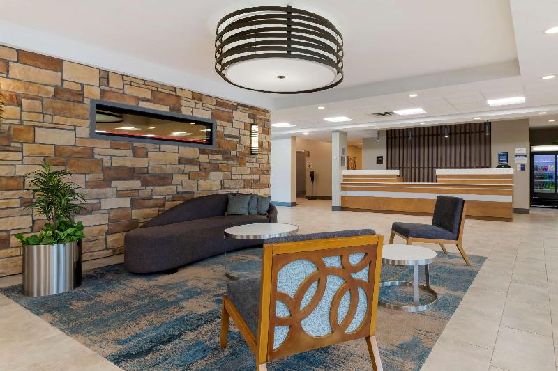 בית מלון כפרי Best Western Plus Isanti