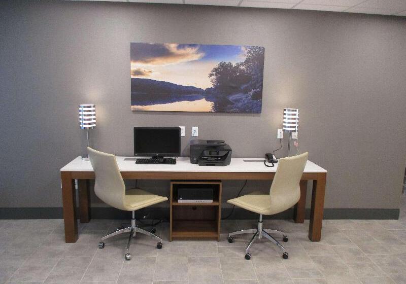 בית מלון כפרי Best Western Plus Isanti