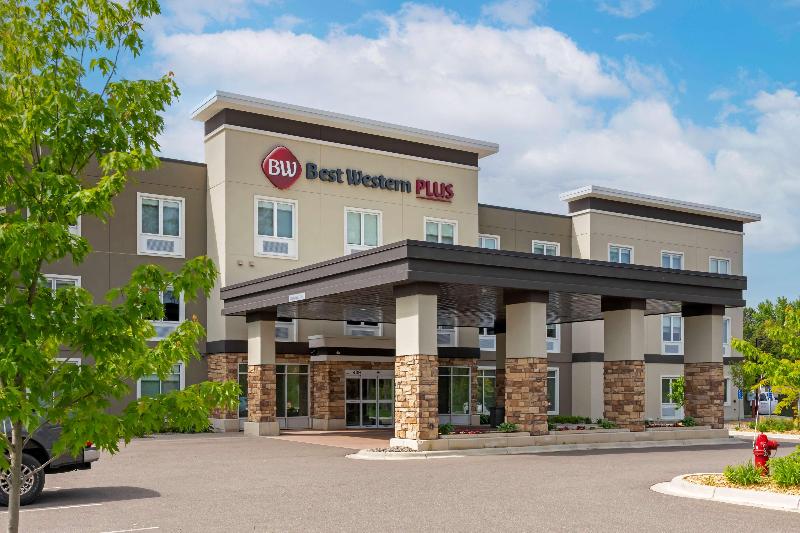 בית מלון כפרי Best Western Plus Isanti