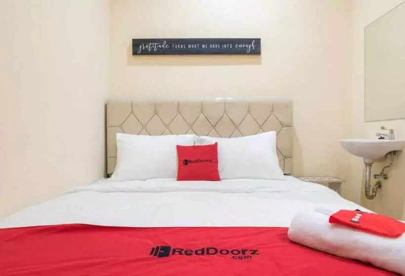 Majatalo Reddoorz At Tebet Barat 2