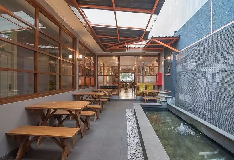 ペンション Reddoorz Plus Near Museum Geologi Bandung