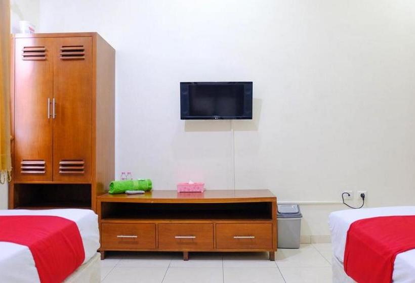 Pension (Hôtel basse catégorie) Reddoorz Near Universitas Kristen Satya Wacana