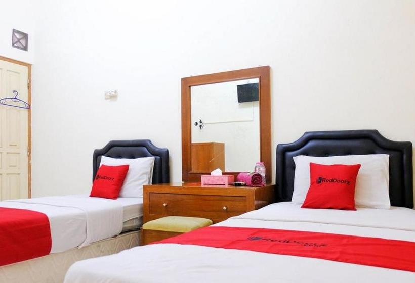Pension (Hôtel basse catégorie) Reddoorz Near Universitas Kristen Satya Wacana