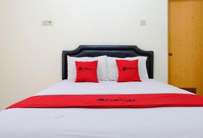 Pension (Hôtel basse catégorie) Reddoorz Near Universitas Kristen Satya Wacana