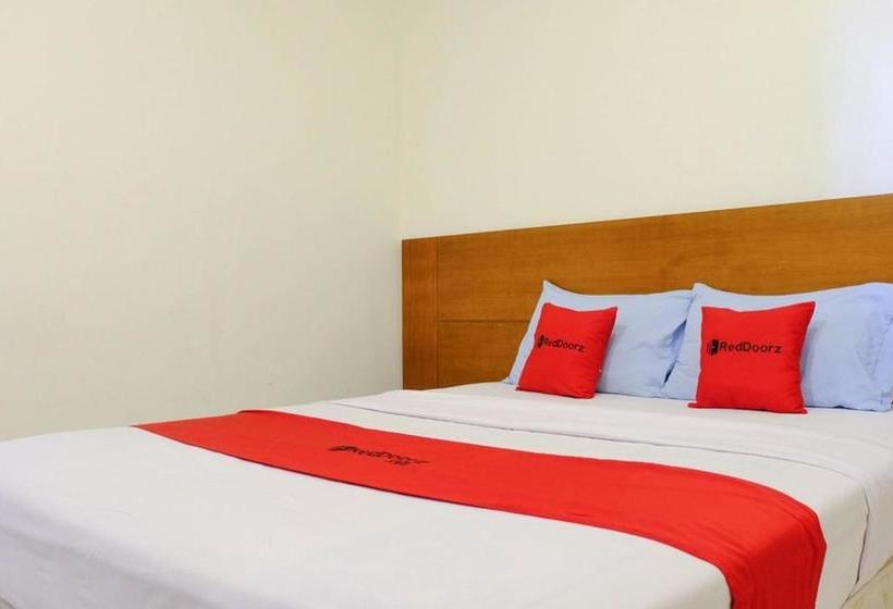 Pension (Hôtel basse catégorie) Reddoorz Near Universitas Kristen Satya Wacana