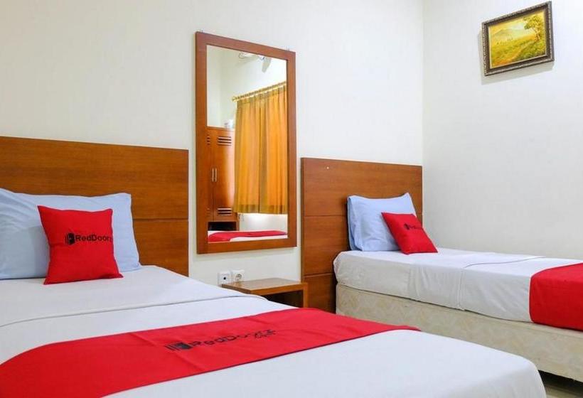 Pension (Hôtel basse catégorie) Reddoorz Near Universitas Kristen Satya Wacana