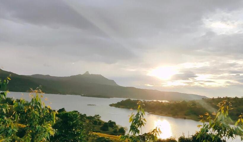 Green Velvet Resort Near Pawna Lake