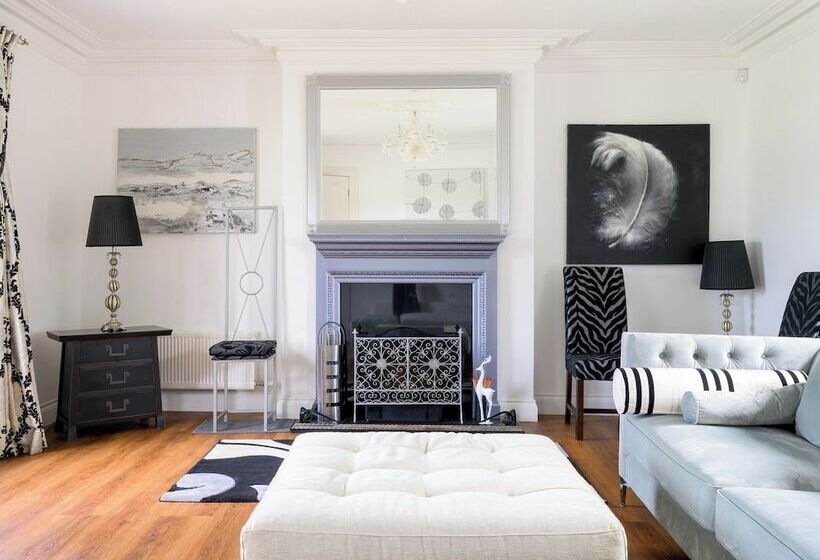 펜션 Willow House Bed & Breakfast And Orchard Studios Self Catering