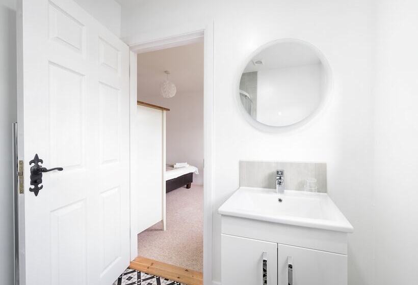 펜션 Willow House Bed & Breakfast And Orchard Studios Self Catering