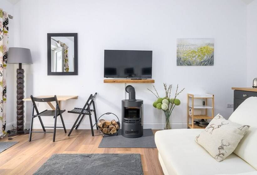 펜션 Willow House Bed & Breakfast And Orchard Studios Self Catering