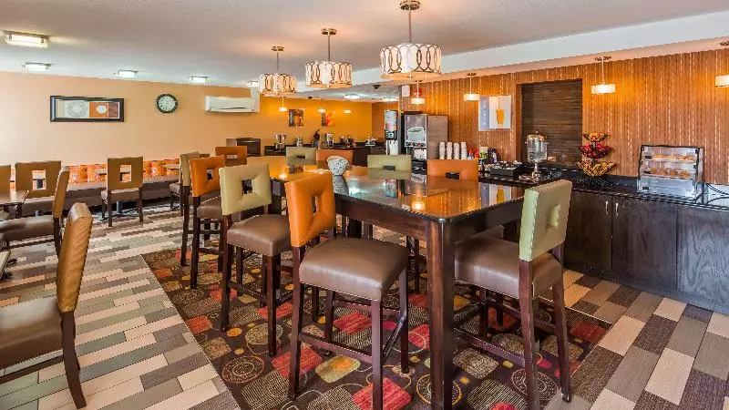 ホテル Best Western Luxbury Inn Fort Wayne