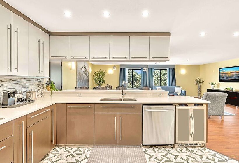 Отель Best Western Plus Lewisville Flower Mound