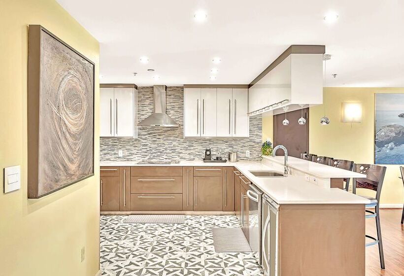 Отель Best Western Plus Lewisville Flower Mound